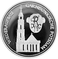 Spenden-Gedenkprägung der Münze Berlin 2005: „Wiederaufbau Garnisonkirche Potsdam“ / Silber .500 / 30 mm / Design: Othmar Kukula / Auflage: 50.000.
