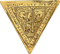 Nr. 527: Adolf von Schwarzenberg, (1557-)1599-1600. Dreieckige, goldene Klippe im Gewicht zu 1 1/2 Dukaten 1598, auf die Belagerung und Rückeroberung der Festung Raab am 29. März 1598 unter der Führung des Feldherrn Adolf von Schwarzenberg. Äußerst selten. Vorzüglich. Taxe: 10.000,- Euro.