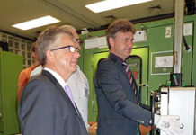 Anprägung der deutschen 10-Euro-Münze Heinrich Hertz in Karlsruhe