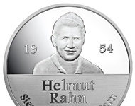 Degussa ehrt WM-Helden mit exklusiven Medaillen aus edlem Silber