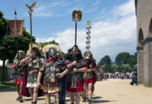 Schwerter, Brot und Spiele: Europas größtes Römerfest