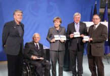 World Money Fair 2015: Angela Merkel findet neue 2-Euro-Münzen „sehr gelungen”