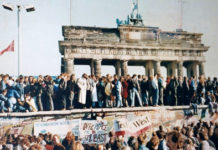 25 Jahre Deutsche Einheit: Bundesfinanzminister Schäuble stellt Gedenkmünze vor