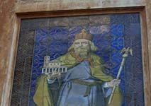 „Carolus Magnus me fundavit“ – „Karl der Große hat mich gegründet“