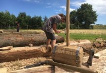 Experimental-archäologisches Keltendorf erhält „Herrinnenhalle“
