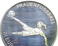 Münze Berlin feiert europäischen Frauenfußball