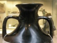 Eine Neuinterpretation der Portlandvase als Darstellung der ersten Hochzeit auf Erden