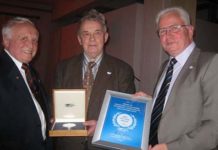 Walther Tröger, Ehrenmitglied des IOC, erhält den World Money Fair Award 2010