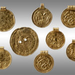 01_goldbrakteaten-aus-einem-hortfund-von-nebenstedt-5-6-jh-landesmuseum-hannover