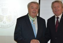 Manfred Höhn erhält Ehrenkreuz der Sächsischen Numismatischen Gesellschaft