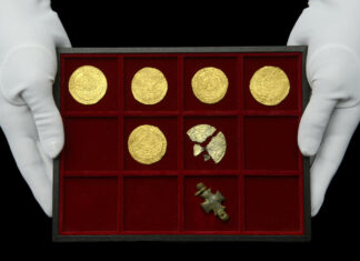 Ehepaar stößt beim Sondengehen auf Goldschatz