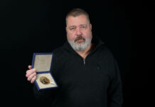 Die teuerste Nobelpreismedaille der Welt für einen guten Zweck