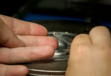 Wie die kleinste Münze der Welt geprägt wurde