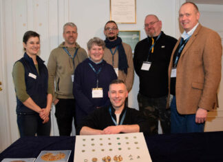 Volltreffer nach wenigen Schritten – Detektor-Azubi findet Schatz